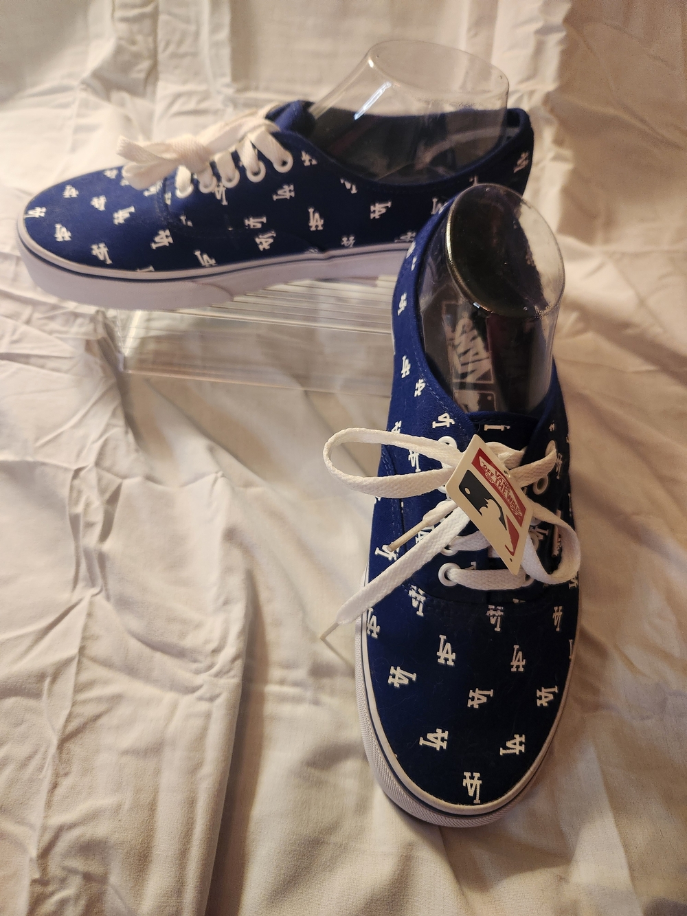 Vans Los Angeles Dodgers Navy Canvas Sneakers with White LA Logo Pattern